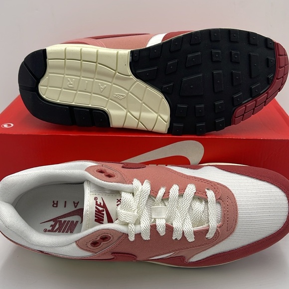 Nike WMNS Air Max 1 Sail/Red Stardust/Coconut
Milk/Cedar
Shoes
Style DZ2628-103 - Picture 5 of 16